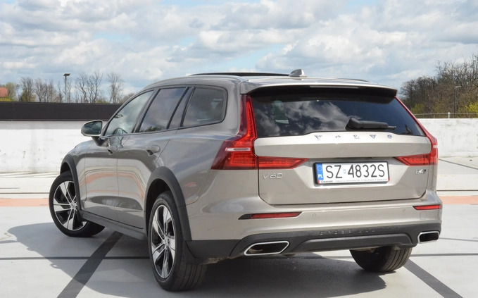 Volvo V60 Cross Country cena 135900 przebieg: 175000, rok produkcji 2021 z Zabrze małe 781